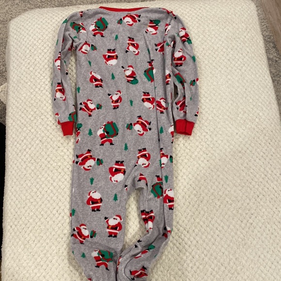 2 pairs of 5t Christmas footed pajamas - Picture 7 of 7